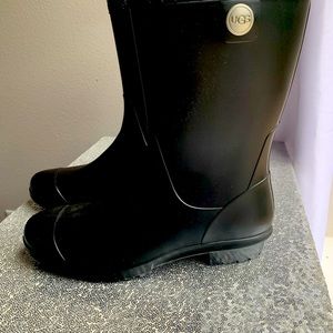 UGG black never worn size 8 rain boots